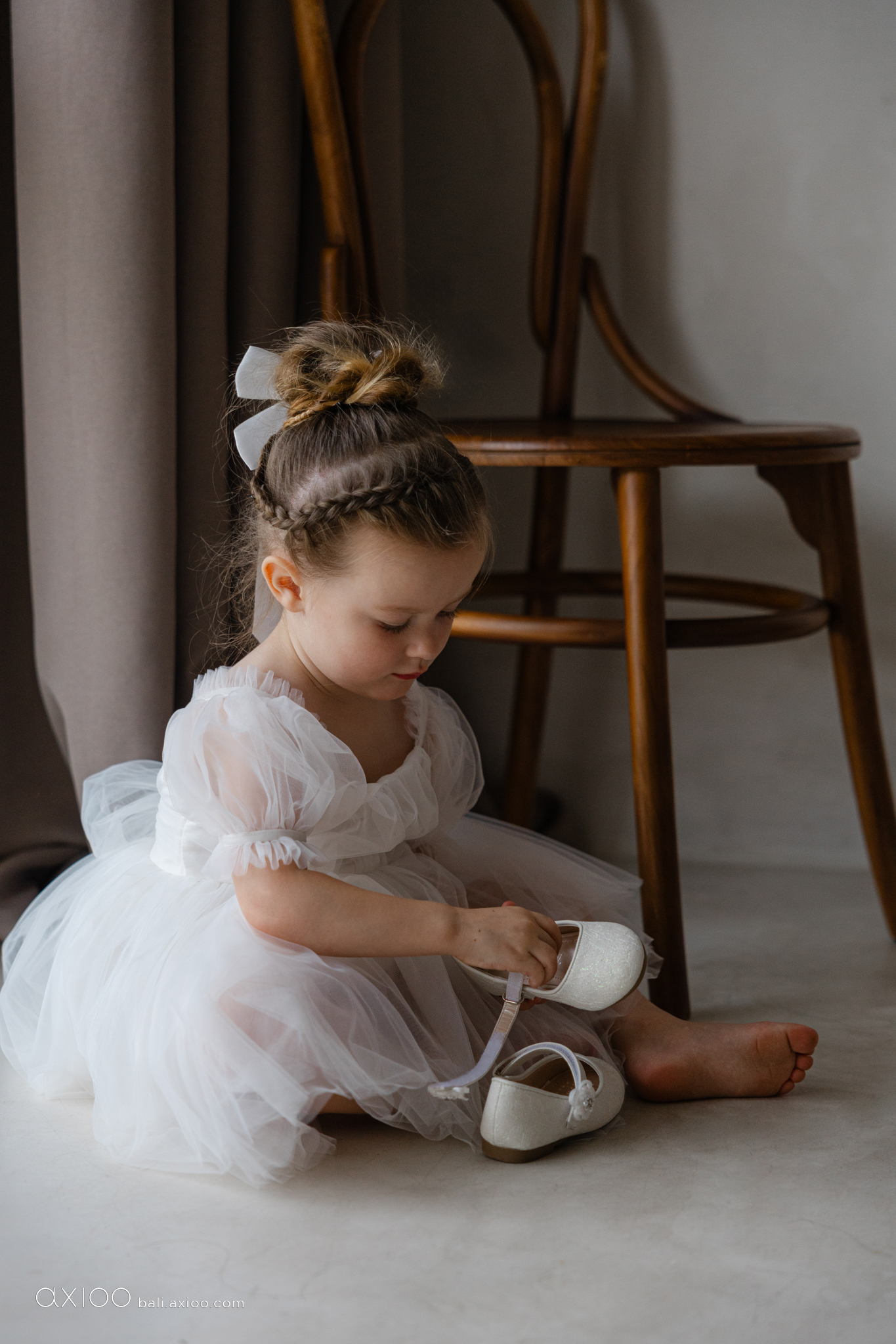 Axioo: Little Scene Stealers